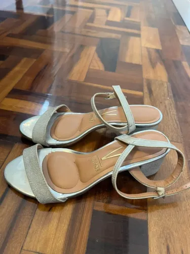 Sandalia Feminina Salto Bloco Metalizada Vizzano
