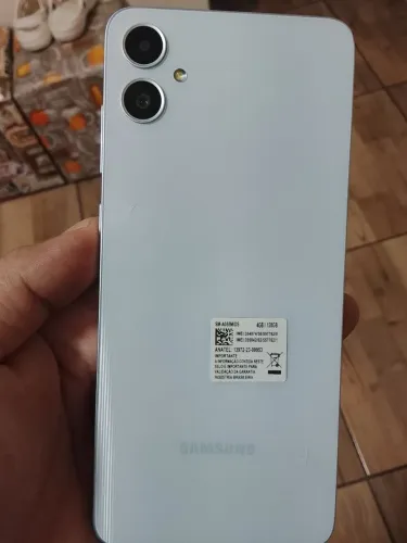 Celular semi novo