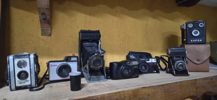 Lote com 7 Câmeras Fotográficas Antigas - Yashica, Kapsa, Tuka e Vintage