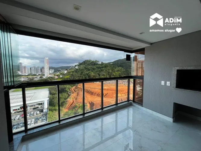 Apartamento em excelente localização na Praia Brava, com 01 suíte + 01 quarto