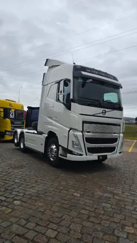 Caminhão FH460 6x2 2024