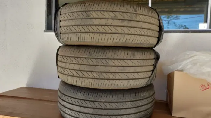 Vendo 3 pneus Maxxis Waltz MS1 205/55 R16 91V