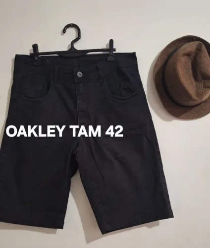 Bermuda preta Oakley Tam 42