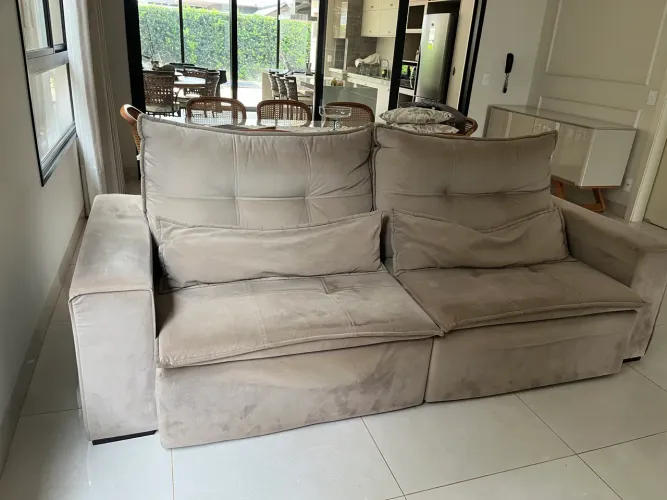 Sofá com chaise,conservado.
