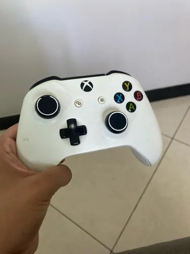 Vendo Xbox One S 1TB branco