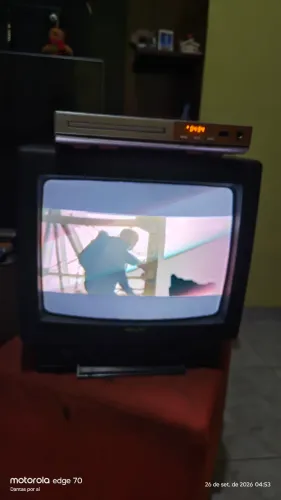 Tv Philips 14 Trendset com controle remoto e saída AV video, para colecionador e decoração