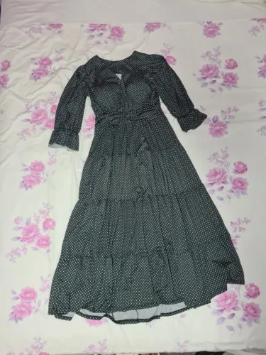 Vestido longo de bolinhas preto e branco com bojo