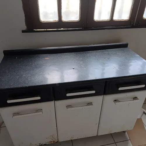 Armário 100 reais. Retirada no Guamá. Não faço entrega