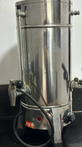 VENDA RÁPIDA Cafeteira Industrial Inox Rainha (110V) - No Estado / Para Conserto ou Peças