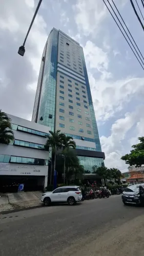 Lotus aluga sala comercial semimobiliada no Ed. Rogélio Fernandez