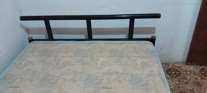 Cama de casal de ferro com colchão