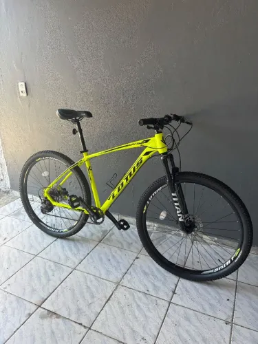 Bicicleta lótus semi nova 6 meses 