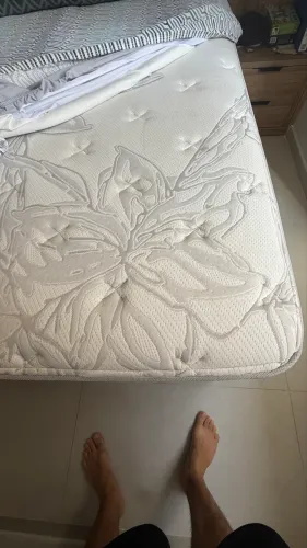 Cama 1 ano de uso QUEEN