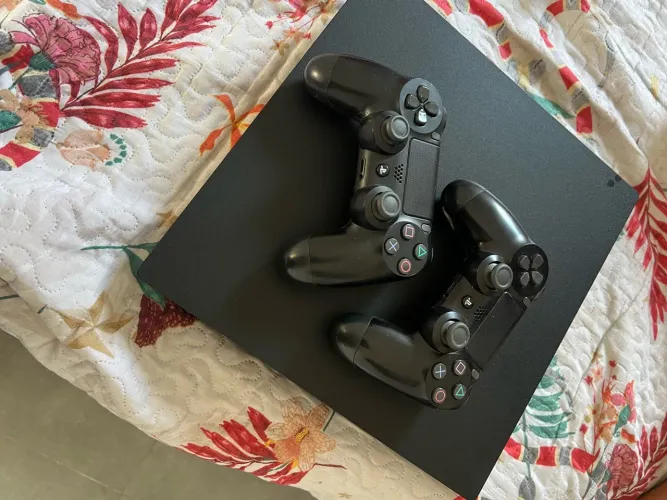 VENDO PS4 COMPLETO - 864 GB + 2 CONTROLES + 2 JOGOS! .