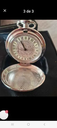 Lindo relógio de bolso.