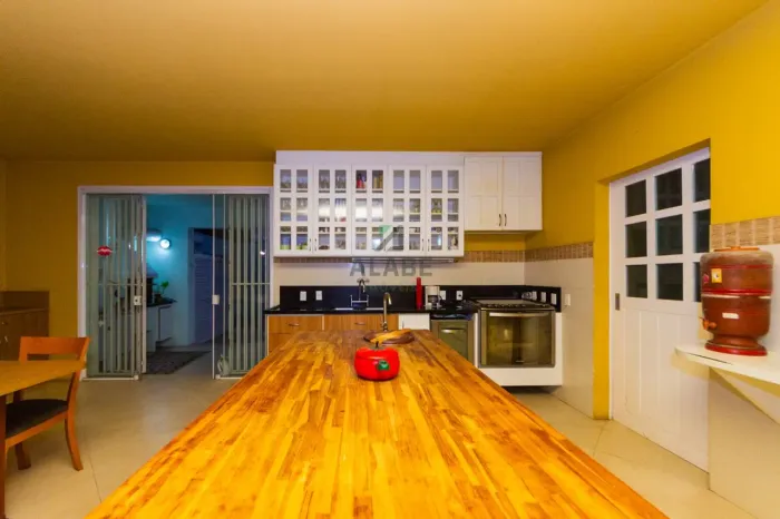 Casa para venda em Vila Cordeiro com 3 quartos, sendo 3 suítes, 255m²