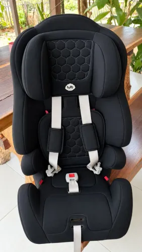 Cadeira de bebê para carro.