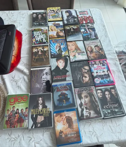 Lote 23 DVDs e Blu-rays - Crepúsculo, Hannah Montana, Bieber, 1D, Glee + Raros