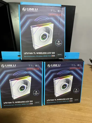 Fans TL LCD Lian li Reverse 