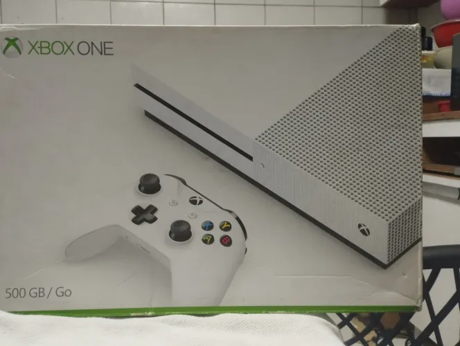Xbox one s branco de 500 GB, controle 8bitdo na caixa licenciado pela Microsoft 