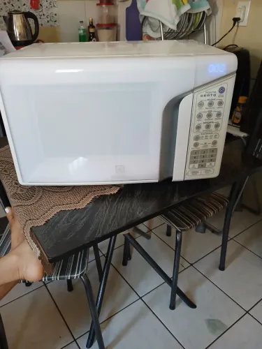 MICRO-ONDAS ELECTROLUX CAPACIDADE PARA 31 LITROS ESTÁ FONCIONANDO PERFEITAMENTE TUDO OK