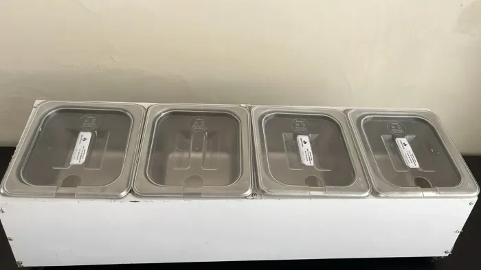 Codimentadora lateral com 4 Cubas de inox