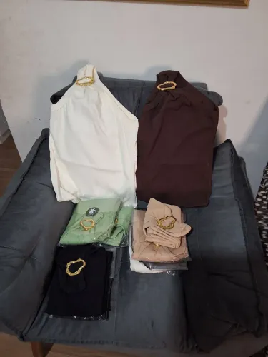 BLUSA FRENTE ÚNICA CANELADA COM ARGOLA DOURADA