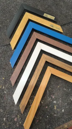 Profissional moldureiro para quadros