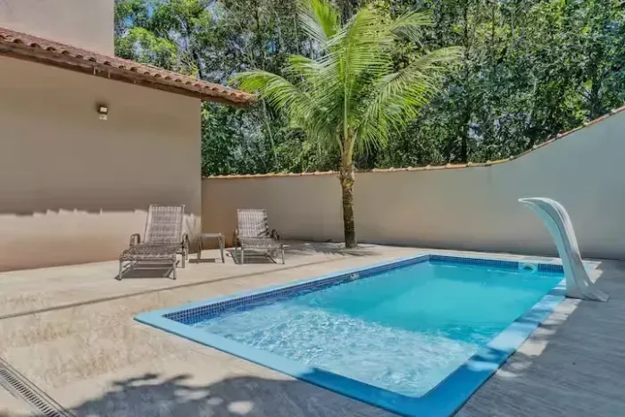 Casa de condomínio para venda tem 333 metros quadrados com 4 quartos