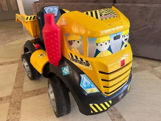 Caminhão pedal Bandeirantes Construtor