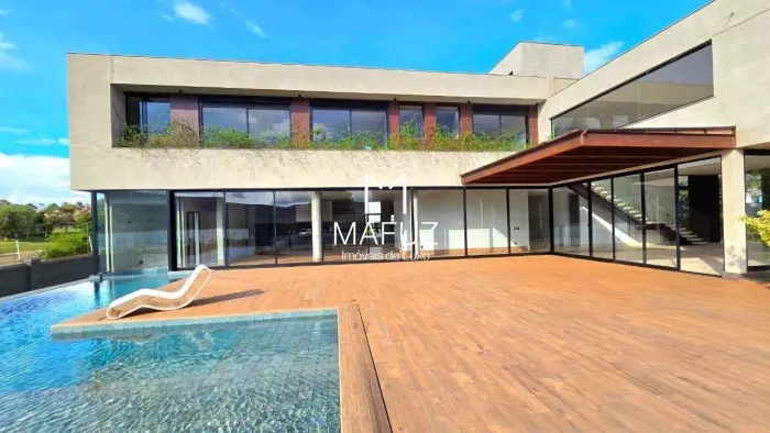 CASA COM 5 SUÍTES, ESPAÇO GOURMET COMPLETO, POMAR, ELEVADOR E ELETRODOMÉSTICOS EMBUTIDOS -