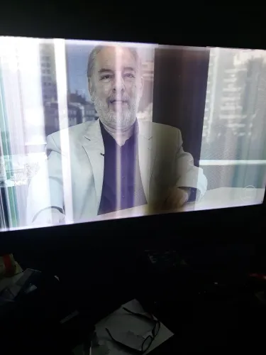 Vendo TV Samsung 65 polegadas 4k( listras)