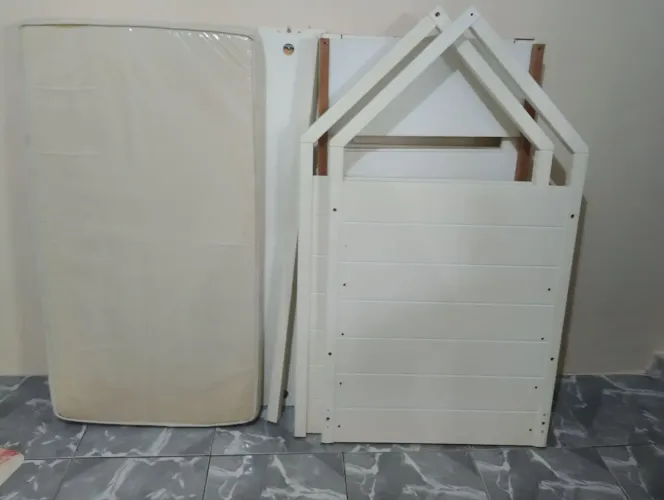 Berço casinha vira cama 