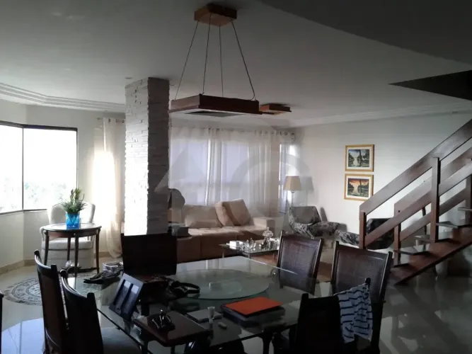 Apartamento de 290m² no Biarritz Plaza com 4 Quartos, 3 Banheiros e 3 Garagens