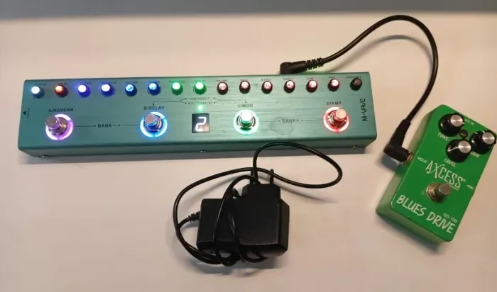 Pedaleira TANK-G + Pedal Axcess Blues drive + Presets JS timbres (Vem com cabo e fonte)