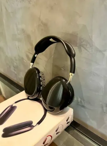 Fone de Ouvido Headphone Preto Premium sem Fio de alta qualidade .