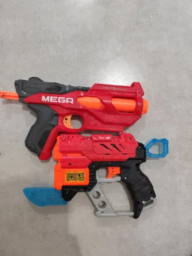Duas armas um acento da Nerf