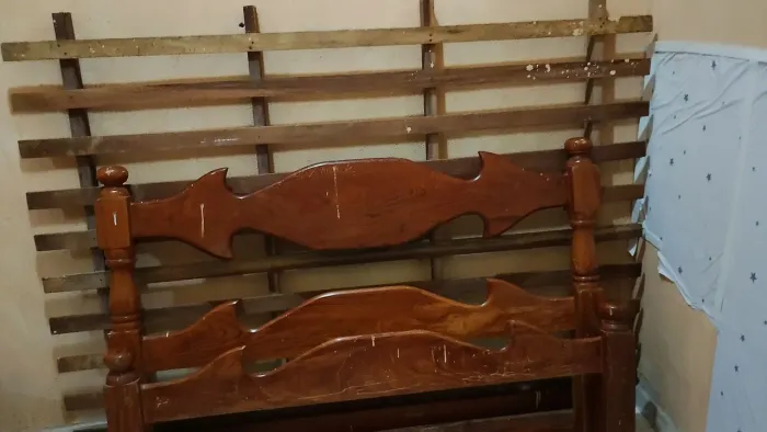Cama de casal madeira já com colchão