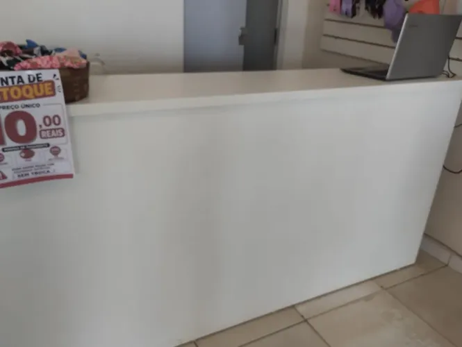 BALCÃO PARA LOJA COM GAVETA E PRATELEIRA