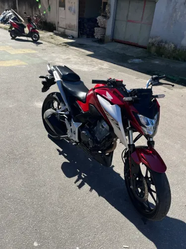 Vendo Honda CB 300F Twister CBS 2026 - Apenas 10.000 km!  Moto impecável