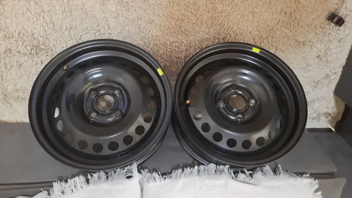 Rodas aro 15 Hyundai Hb20 hatch ou Sedan seminovas O Par -