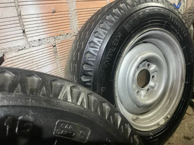 Pneus C10/D10/D20  GM