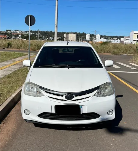 Toyota Etios XLS 1.5 Flex 16V 5P Mec. 2013