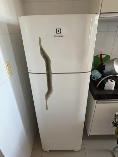 GELADEIRA ELECTROLUX 260 L