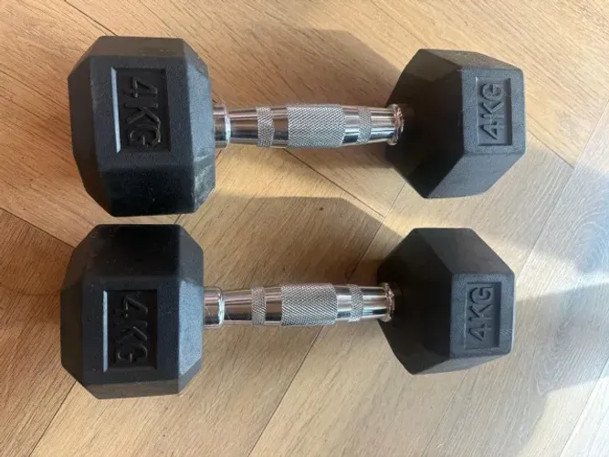 Par de halteres de 4kg cada (8kg no total).
