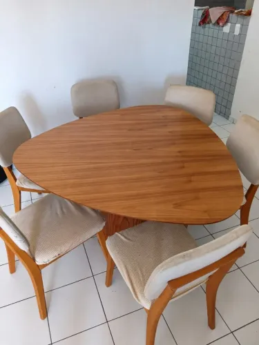 Mesa de jantar triangular
