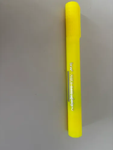 Marco texto gigante cor amarelo