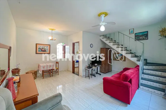 Casa geminada de 3 quartos à venda no Cachoeirinha!