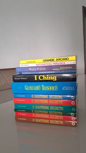 A doutrina secreta + glossário teosófico + magia prática e bônus. Biblioteca ocultista