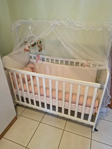 Berço padrão branco 3 alturas com rodinhas